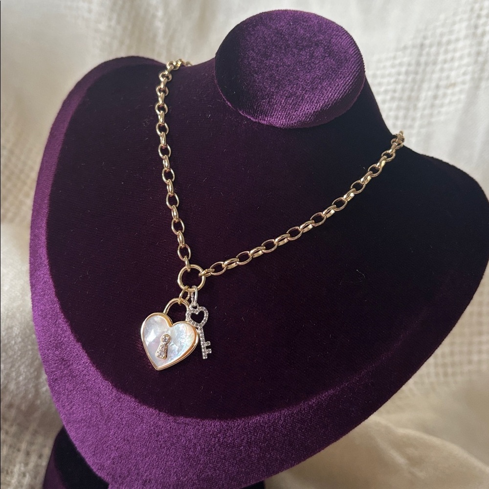 Mother of Pearl Heart & Key Necklace - Picture 2 of 7